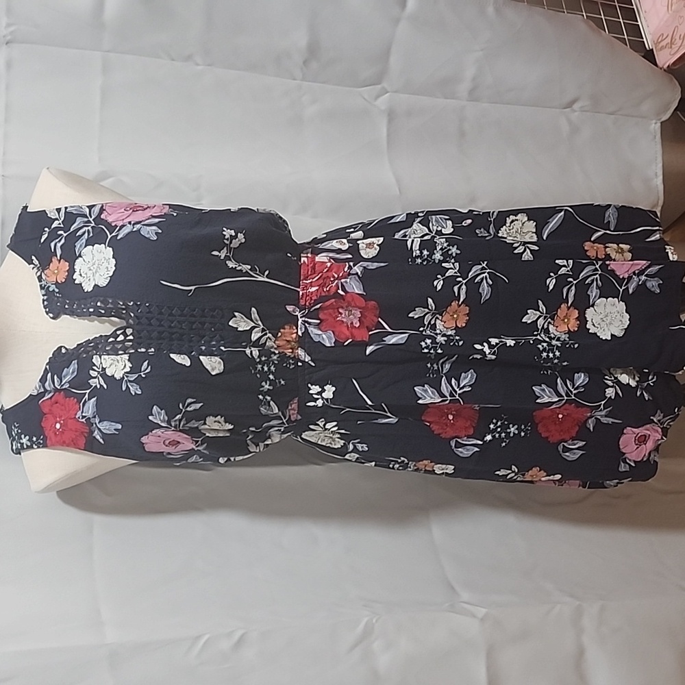 Market & Spruce Navy Floral Top
